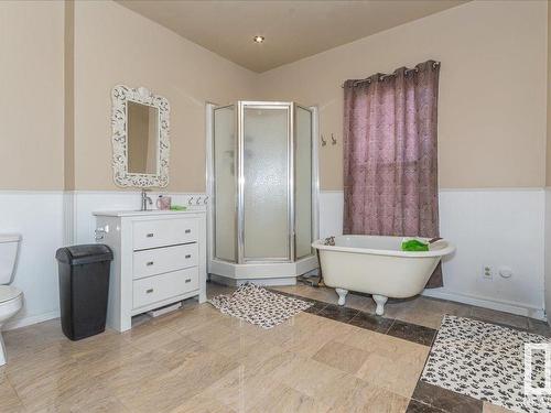 4518 51 Avenue, Leduc, AB - Indoor Photo Showing Bathroom