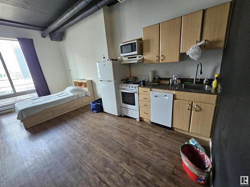 1608 10024 Jasper Avenue, Edmonton, AB - Indoor Photo Showing Kitchen