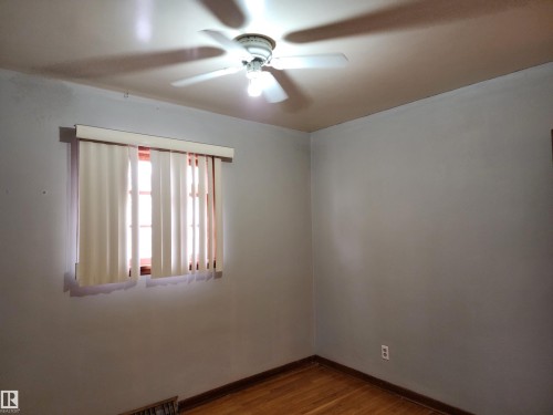 25 1St Street, Derwent, AB - Indoor Photo Showing Other Room