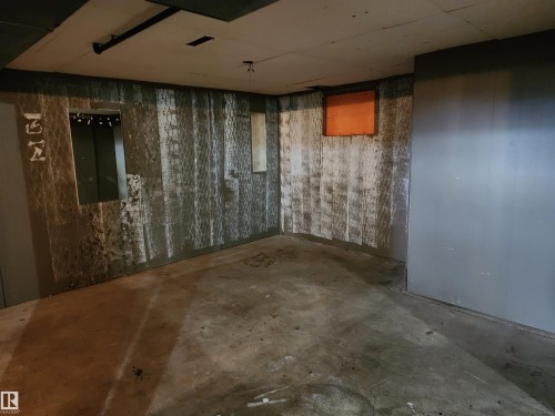 25 1St Street, Derwent, AB - Indoor