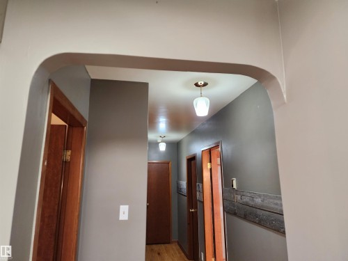 125 1St Street W, Derwent, AB - Indoor Photo Showing Other Room