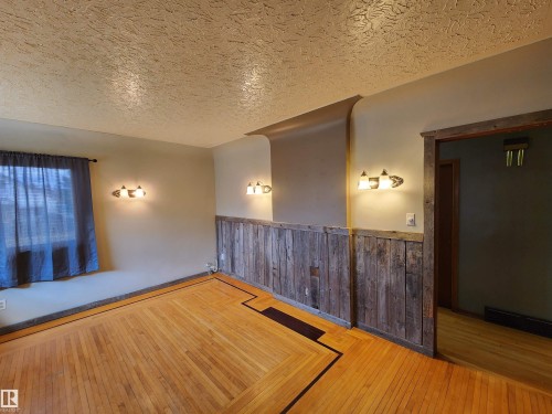 25 1St Street, Derwent, AB - Indoor Photo Showing Other Room