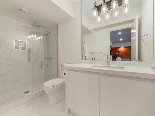 9213 97 Street, Edmonton, AB - Indoor Photo Showing Bathroom