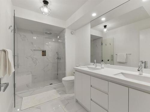 9213 97 Street, Edmonton, AB - Indoor Photo Showing Bathroom