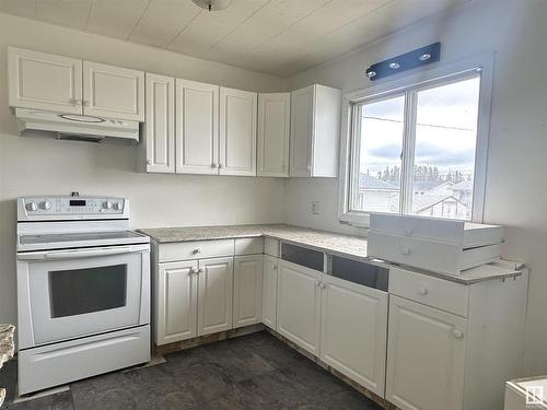 27 Centenial Crescent, Swan Hills, AB - Indoor Photo Showing Kitchen