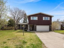6403 145A ST NW NW  Edmonton, AB T6H 4J1