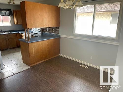 13832 28 Street, Edmonton, AB - Indoor Photo Showing Kitchen