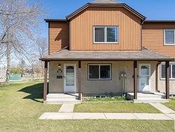 14567 52 ST NW NW  Edmonton, AB T5A 4N1