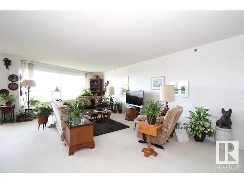 1401 12319 Jasper Avenue, Edmonton, AB - Indoor Photo Showing Living Room