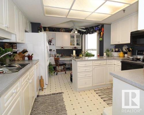 1401 12319 Jasper Avenue, Edmonton, AB - Indoor Photo Showing Kitchen