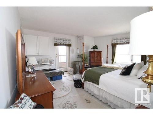 1401 12319 Jasper Avenue, Edmonton, AB - Indoor Photo Showing Bedroom