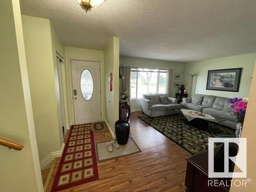 14617 106 Avenue, Edmonton, AB - Indoor Photo Showing Living Room