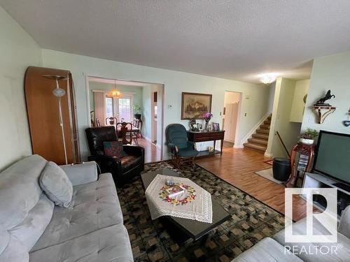 14617 106 Avenue, Edmonton, AB - Indoor Photo Showing Living Room