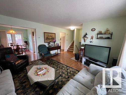 14617 106 Avenue, Edmonton, AB - Indoor Photo Showing Living Room