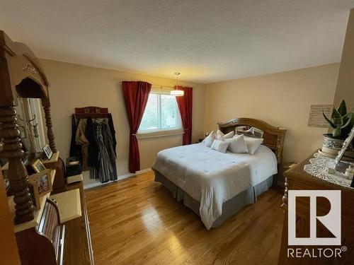 14617 106 Avenue, Edmonton, AB - Indoor Photo Showing Bedroom