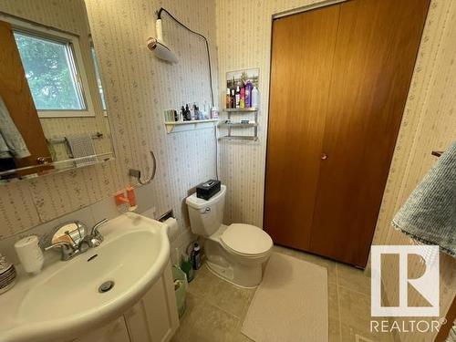 14617 106 Avenue, Edmonton, AB - Indoor Photo Showing Bathroom