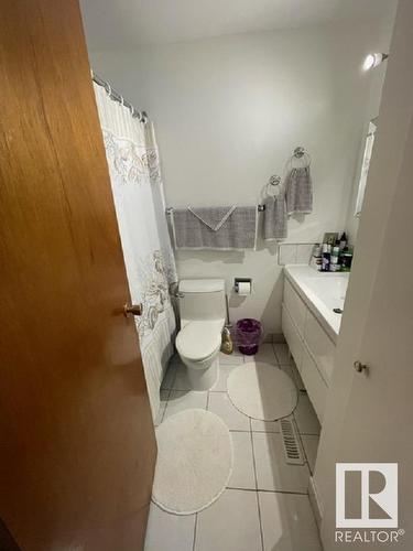 14617 106 Avenue, Edmonton, AB - Indoor Photo Showing Bathroom