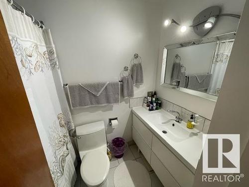 14617 106 Avenue, Edmonton, AB - Indoor Photo Showing Bathroom