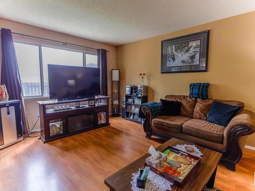 154 Roseland Village, Edmonton, AB - Indoor Photo Showing Living Room