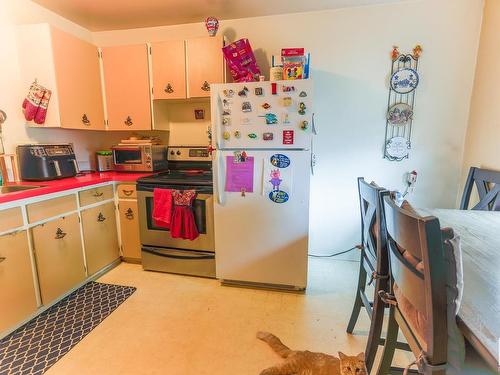 154 Roseland Village, Edmonton, AB - Indoor Photo Showing Kitchen