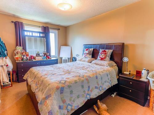 154 Roseland Village, Edmonton, AB - Indoor Photo Showing Bedroom