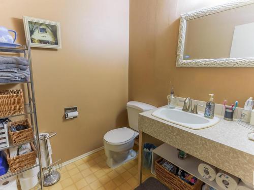 154 Roseland Village, Edmonton, AB - Indoor Photo Showing Bathroom