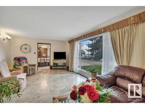 461037A Rge Rd 243, Rural Wetaskiwin County, AB - Indoor Photo Showing Living Room