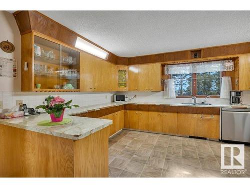 461037A Rge Rd 243, Rural Wetaskiwin County, AB - Indoor Photo Showing Kitchen With Double Sink