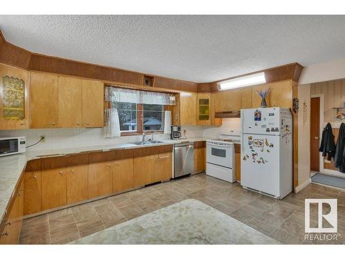 461037A Rge Rd 243, Rural Wetaskiwin County, AB - Indoor Photo Showing Kitchen With Double Sink