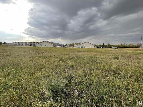 5950 47 St, Vegreville, AB 