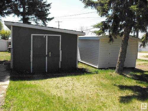 5526 49 St, Elk Point, AB 