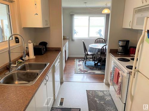 4902 51 Avenue, Ardmore, AB - Indoor Photo Showing Kitchen With Double Sink