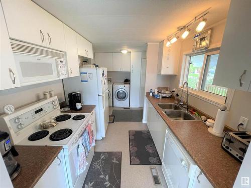 4902 51 Avenue, Ardmore, AB - Indoor Photo Showing Kitchen With Double Sink