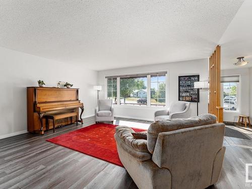 4415 46 Avenue, Bonnyville Town, AB - Indoor Photo Showing Living Room