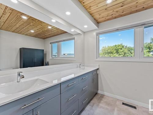 4415 46 Avenue, Bonnyville Town, AB - Indoor Photo Showing Bathroom