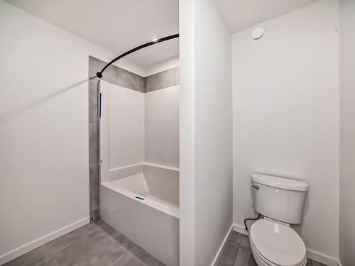 1401 Ainslie Wynd, Edmonton, AB - Indoor Photo Showing Bathroom