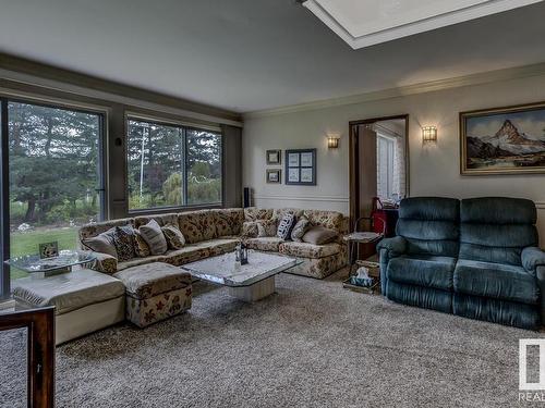 11250 50 Avenue Sw, Edmonton, AB - Indoor Photo Showing Living Room