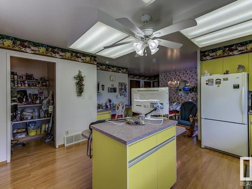 11250 50 Avenue Sw, Edmonton, AB - Indoor Photo Showing Kitchen