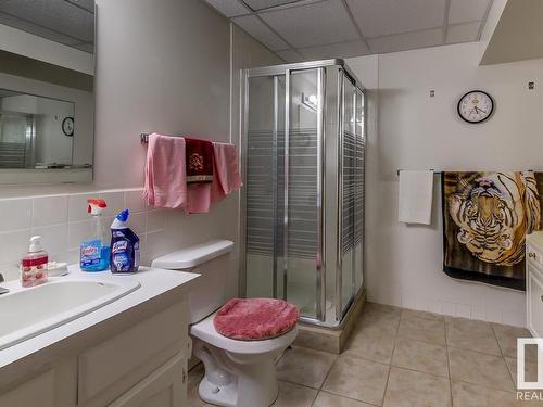 11250 50 Avenue Sw, Edmonton, AB - Indoor Photo Showing Bathroom