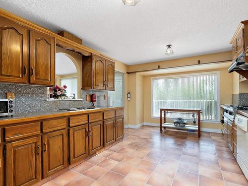 50352 Rge Rd 225, Rural Leduc County, AB - Indoor Photo Showing Kitchen