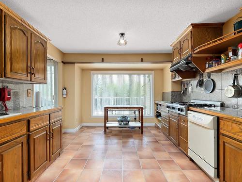 50352 Rge Rd 225, Rural Leduc County, AB - Indoor Photo Showing Kitchen