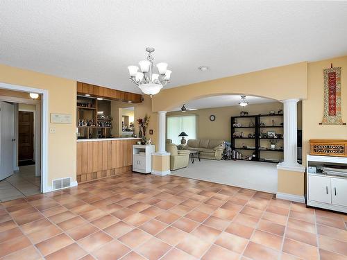 50352 Rge Rd 225, Rural Leduc County, AB - Indoor Photo Showing Kitchen