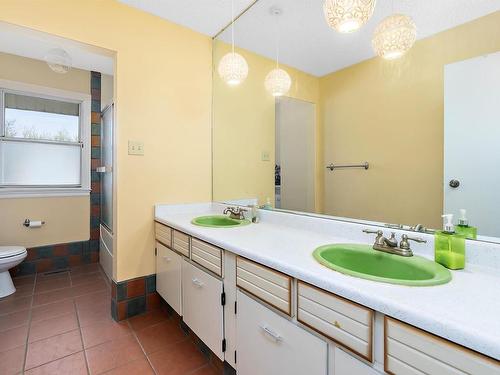 50352 Rge Rd 225, Rural Leduc County, AB - Indoor Photo Showing Bathroom