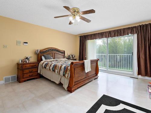 50352 Rge Rd 225, Rural Leduc County, AB - Indoor Photo Showing Bedroom