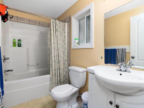 50352 Rge Rd 225, Rural Leduc County, AB - Indoor Photo Showing Bathroom