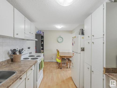 37 Amberly Co Nw, Edmonton, AB 