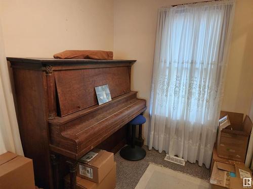 5333 49 Avenue, Elk Point, AB - Indoor Photo Showing Other Room