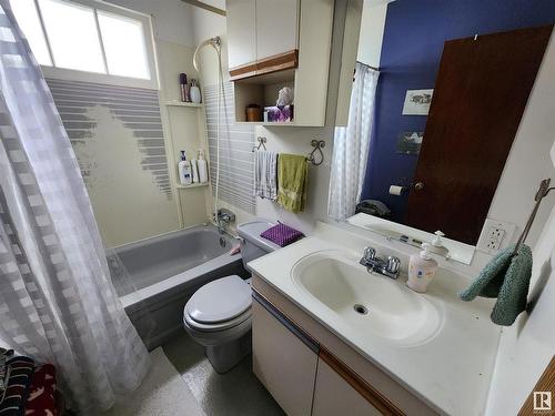 5333 49 Avenue, Elk Point, AB - Indoor Photo Showing Bathroom