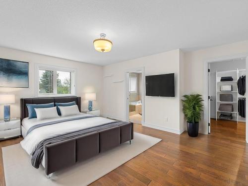 9654 83 Avenue, Edmonton, AB - Indoor Photo Showing Bedroom