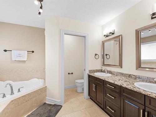 9654 83 Avenue, Edmonton, AB - Indoor Photo Showing Bathroom